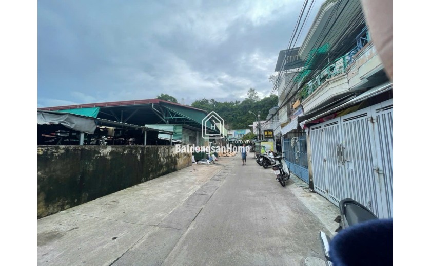 Mặt tiền chợ Phương Sài – căn góc siêu đẹp – chỉ 4,75 tỷ!